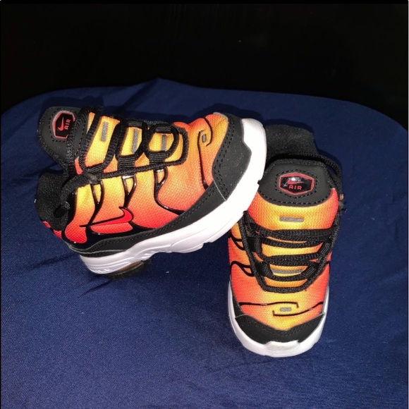 red and black air max plus toddler